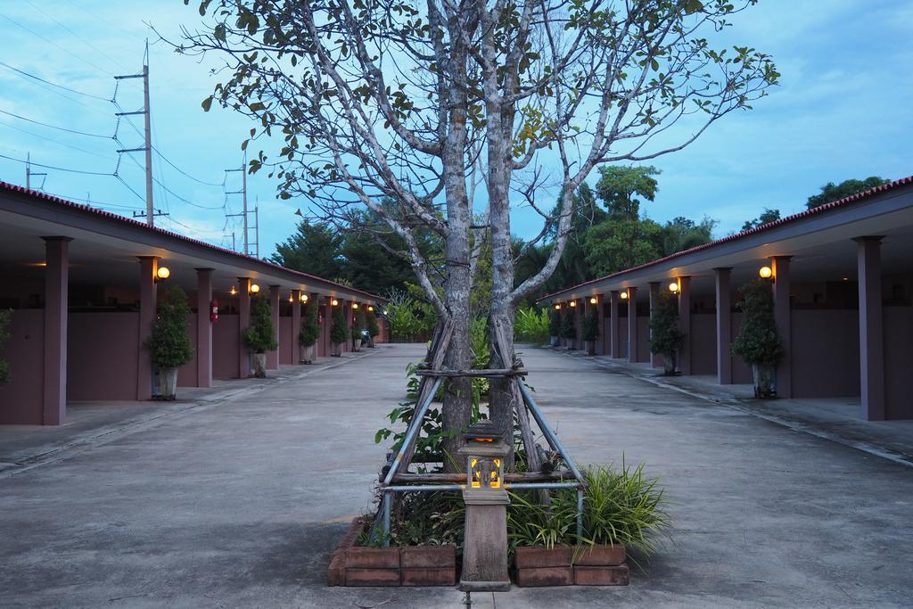 Rimmueng Resort Phanom Sarakham Eksteriør billede